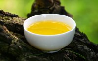 茶油怎么涂抹頭發(fā)如何正確使用茶油洗頭？